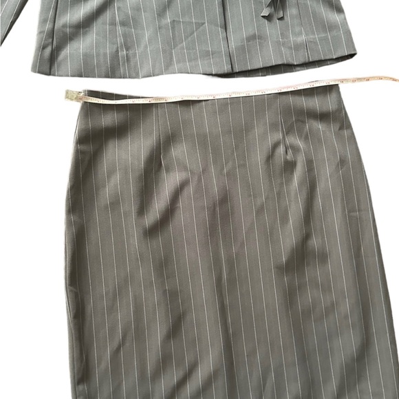 Periwinkle Women’s Suits Size 10 - Picture 9 of 10